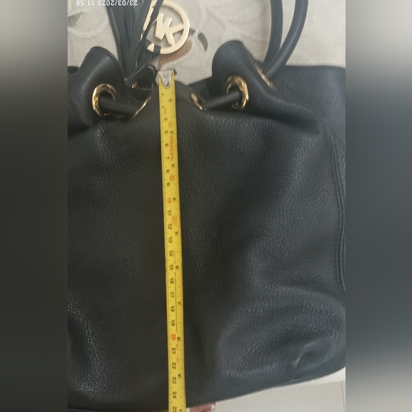 Authentic Michael Kors Leather Medium East West Ring Tote in Black - Picture 5 of 13